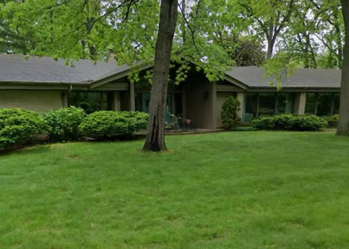 Ranch Style W Firepit And Big Backyard Tv * Rockford
