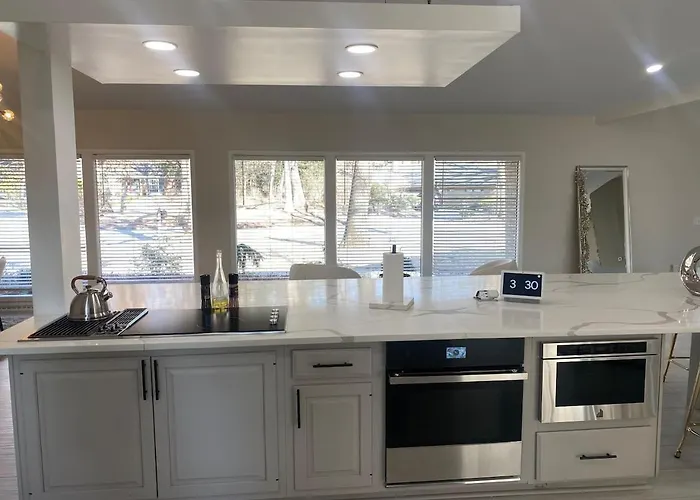 Ranch Style W Firepit And Big Backyard Tv Holiday home