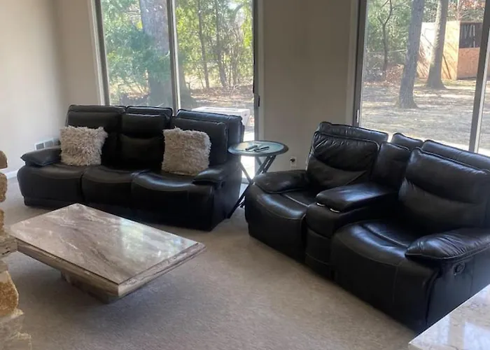 Ranch Style W Firepit And Big Backyard Tv Holiday home *