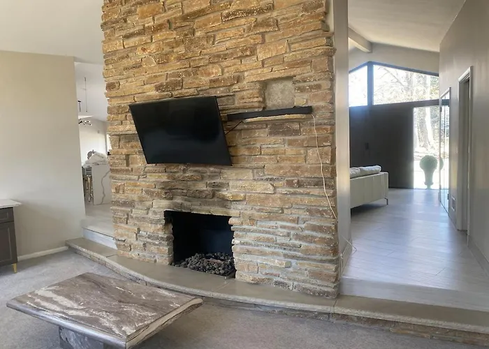 Ranch Style W Firepit And Big Backyard Tv *