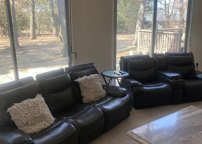 Holiday home Ranch Style W Firepit And Big Backyard Tv Rockford